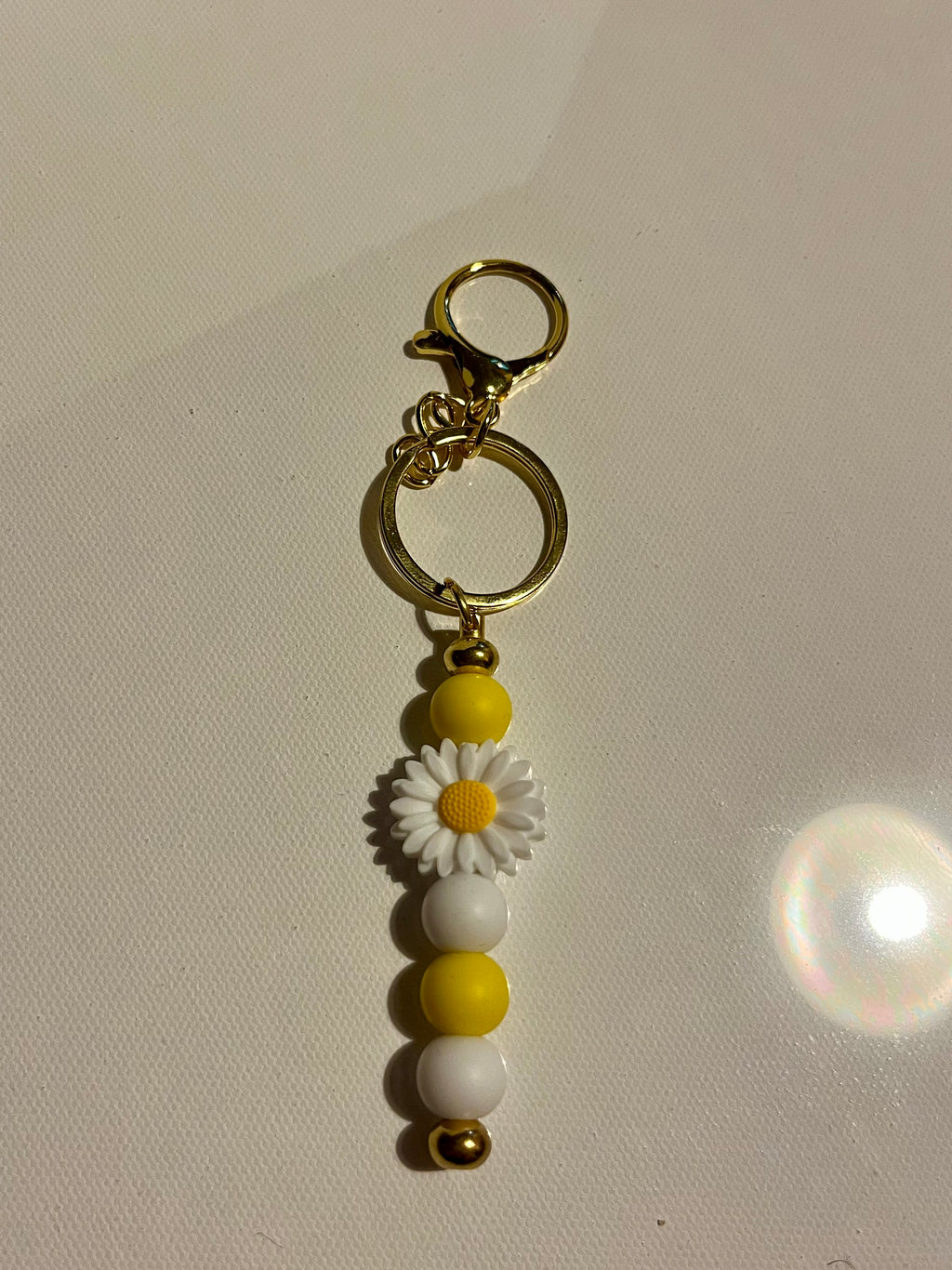 Gold Daisy Bead Keychain - Yellow & White