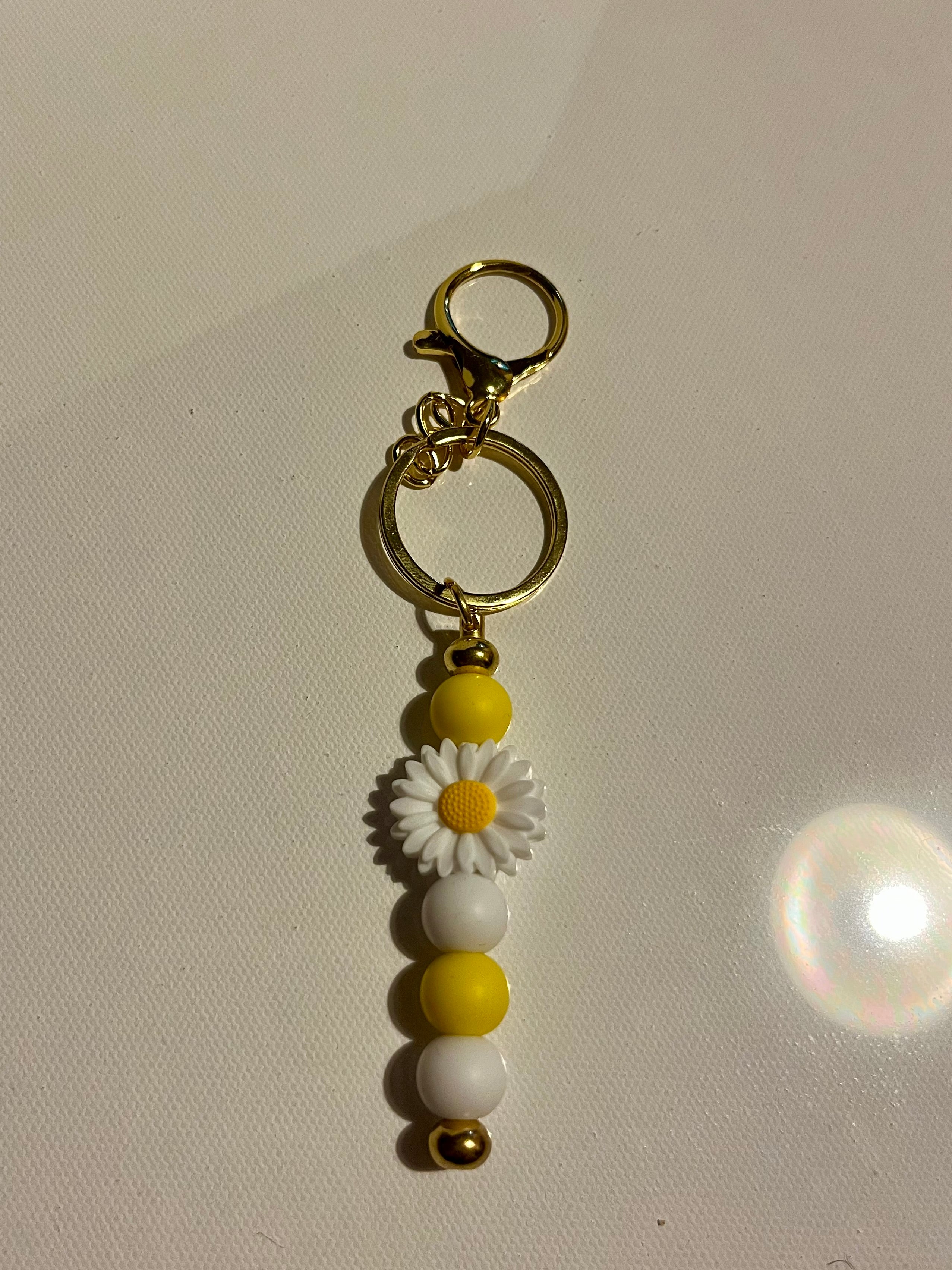 Gold Daisy Bead Keychain - Yellow & White